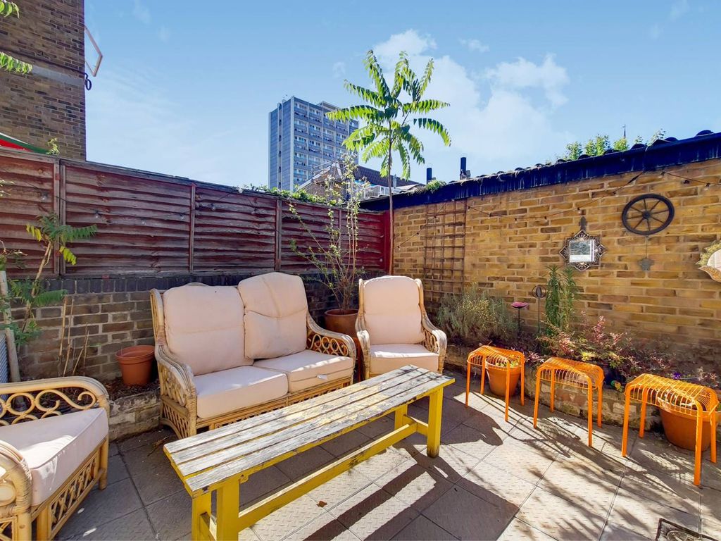 2 bed flat for sale in Cable Street, Shadwell, London E1 Zoopla