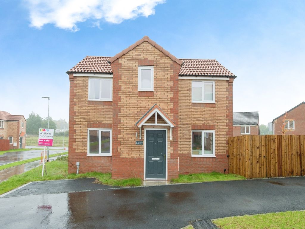 3 bed detached house for sale in Oak Tree Way, Knottingley WF11, £