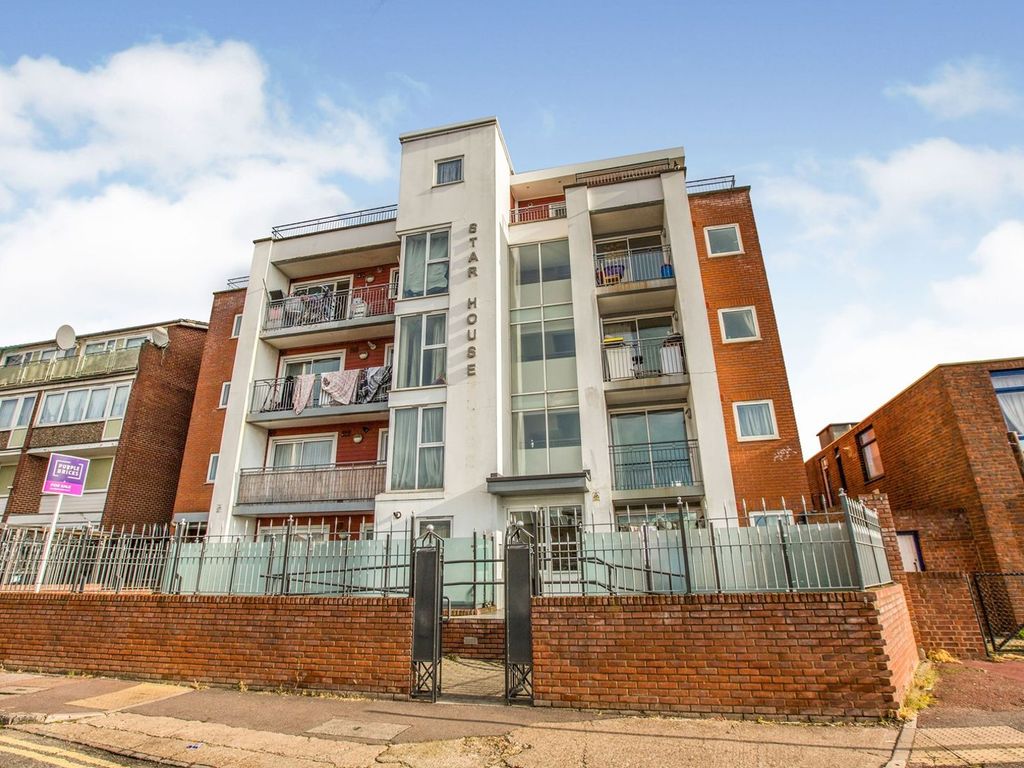 30 Snowshill Road, London E12  