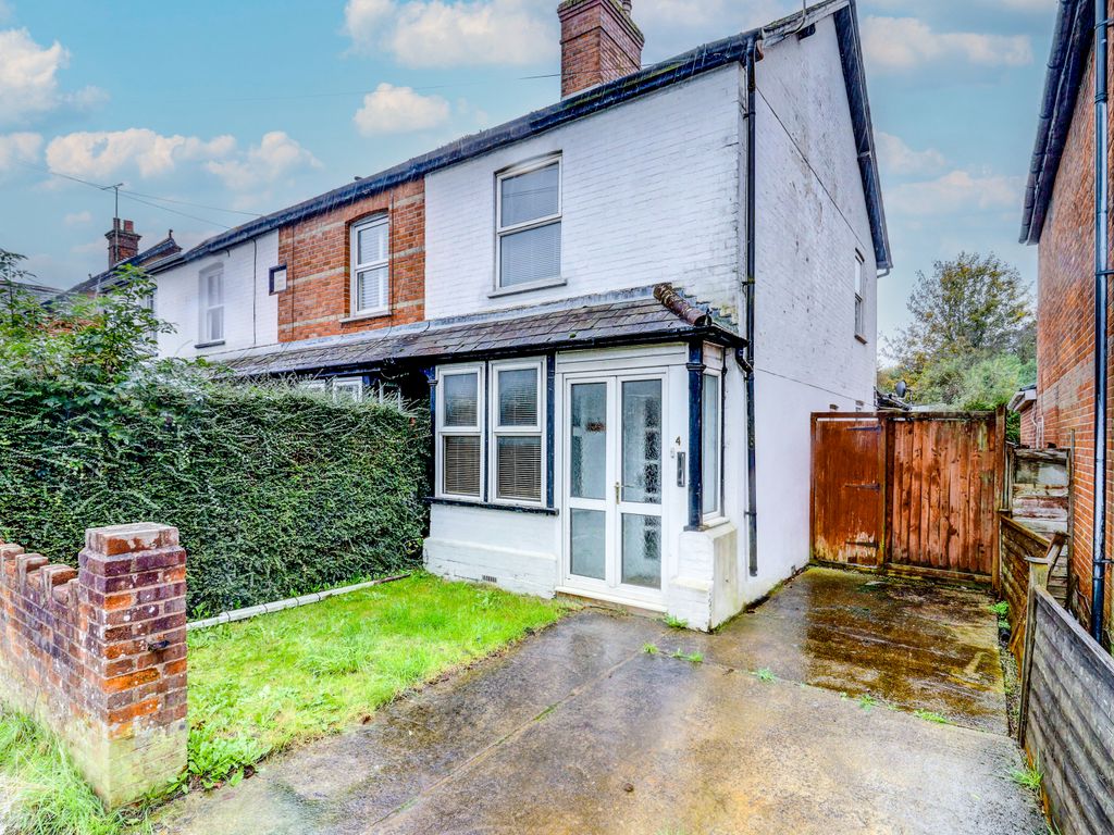 2 bed end terrace house for sale in Road, Stokenchurch, High