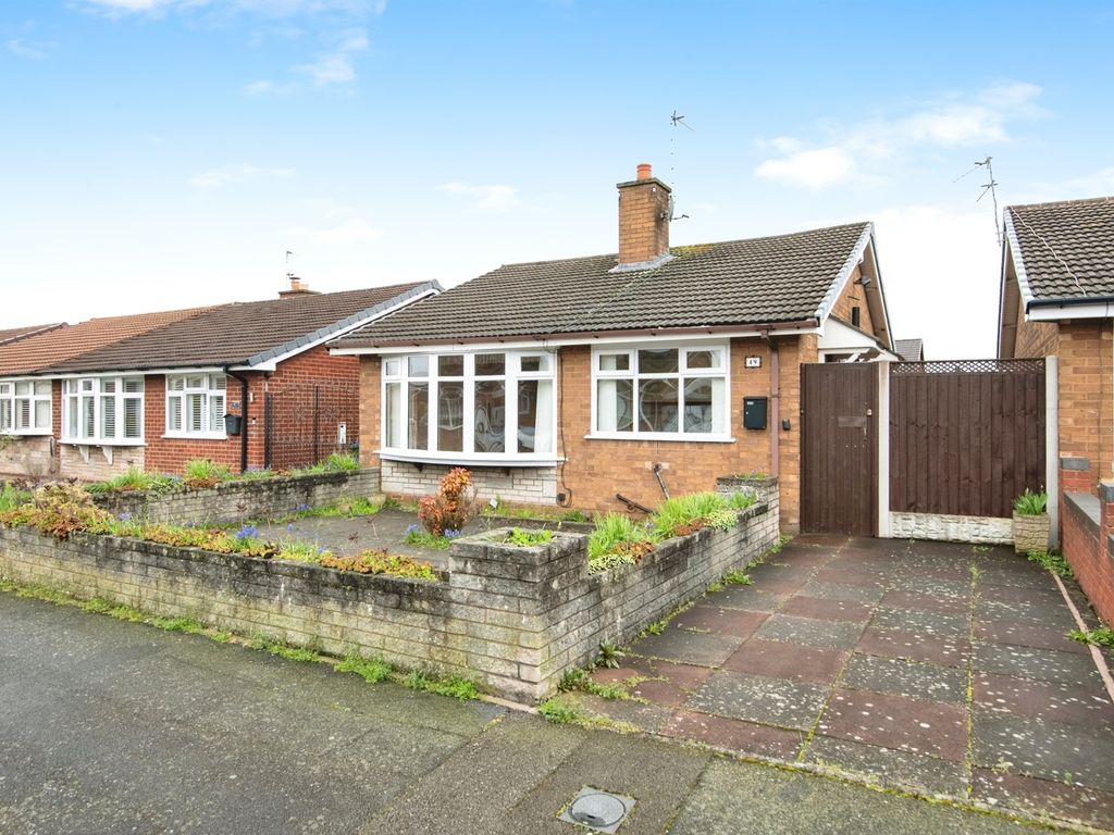 2 bed detached bungalow for sale in Newman Road, Tipton DY4, £225,000