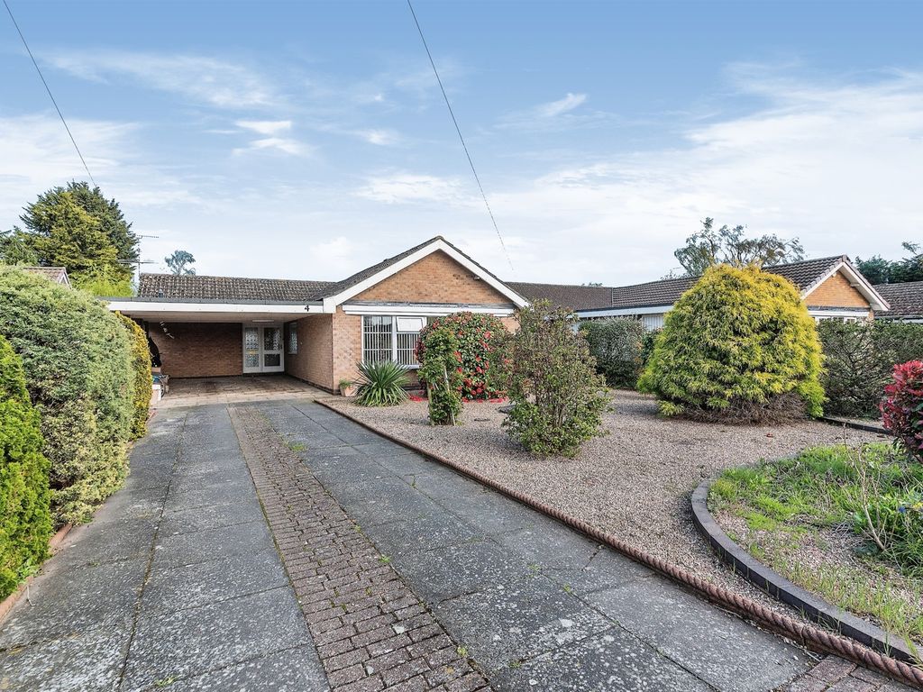 3 bed detached bungalow for sale in The Lawns, Collingham, Newark NG23