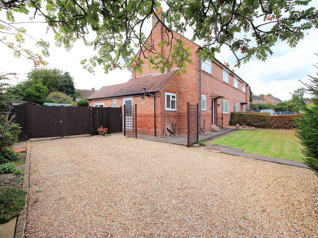3 bed semidetached house for sale in Markfield Road, Ratby, Leicester