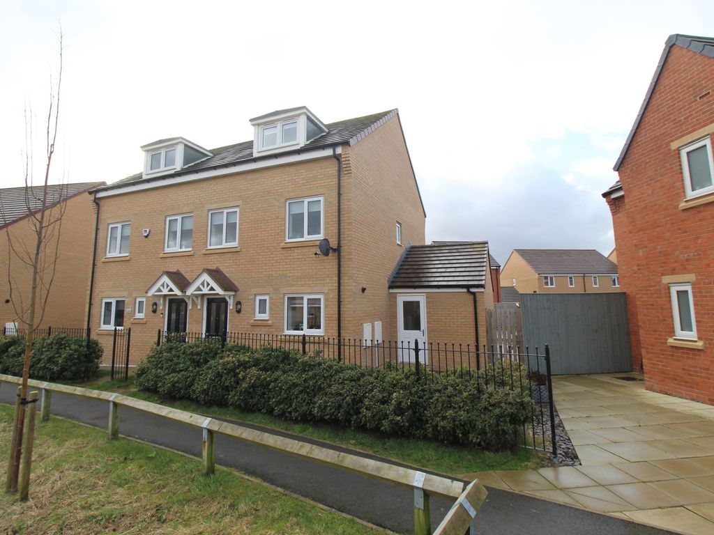 3 bed town house for sale in Kirkland Chase, Newcastle Upon Tyne NE5
