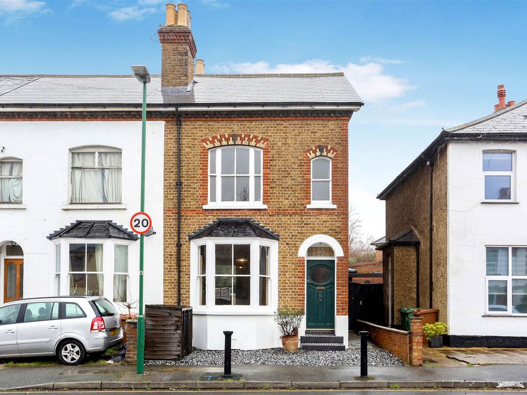 4 bed end terrace house for sale in Oakhill Road, Sutton SM1, £600,000