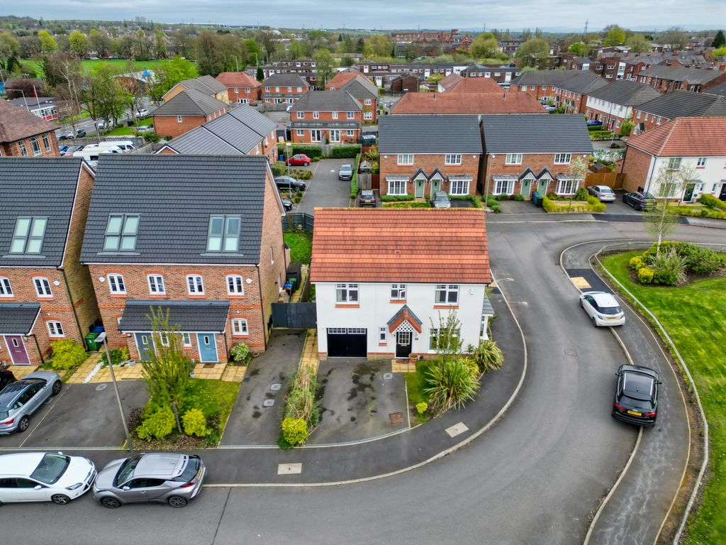 3 bed detached house for sale in Threadneedle Place, Atherton