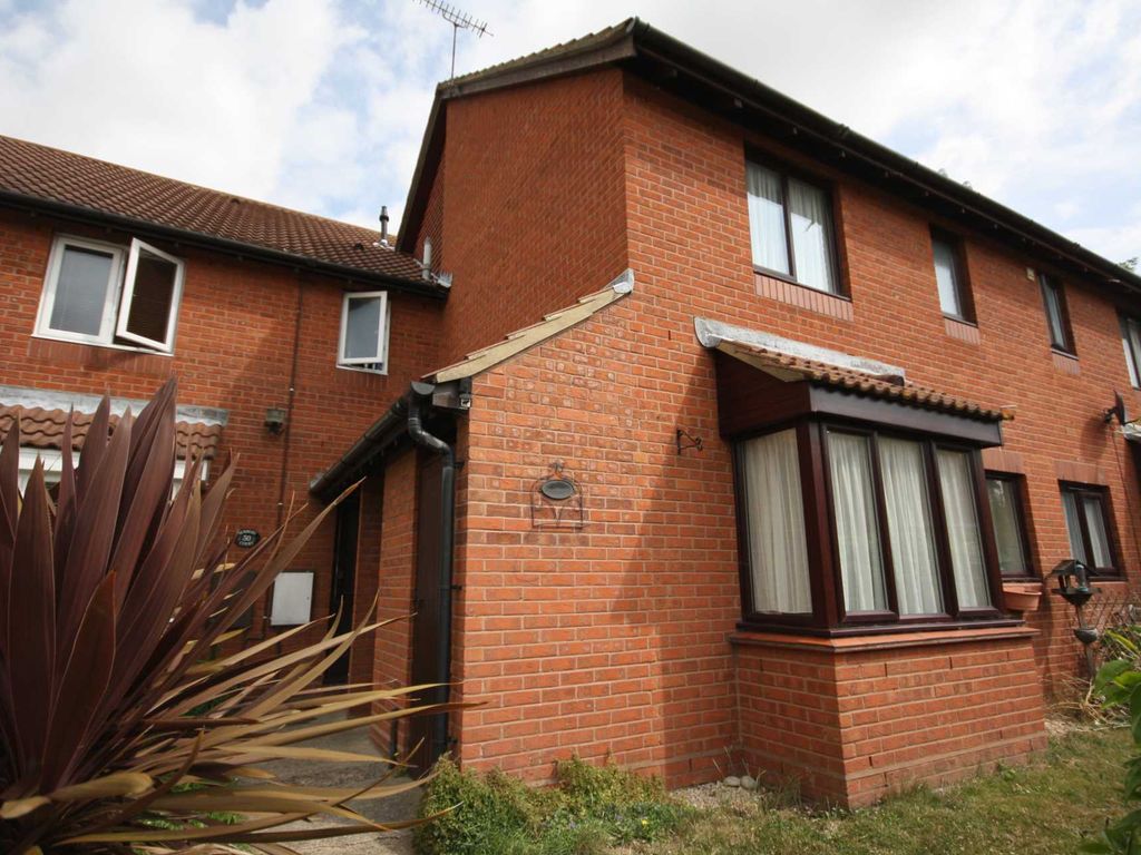 1 bed terraced house to rent in Sunbury Court, North Shoebury SS3, £900
