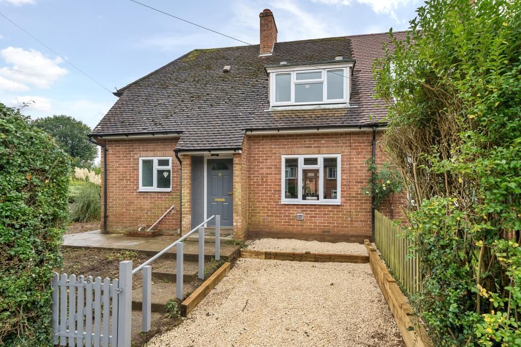3 bed bungalow for sale in Chapel Row, Chapel Row Reading RG7, £375,000