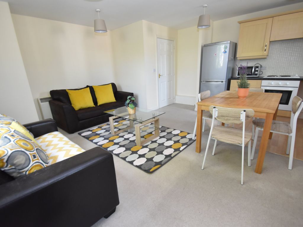 2 bed flat to rent in Parklands, Caerphilly Road, Llanishen, Cardiff