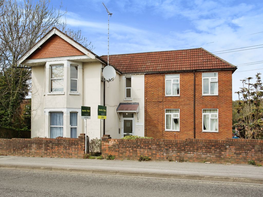 2 bed flat for sale in Bitterne Road West, Southampton, Hampshire SO18