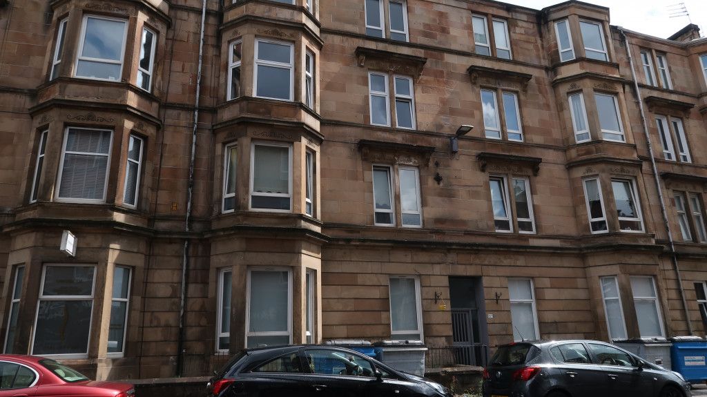 2 bed flat to rent in Queens Park, Pollokshaws Road, Shawlands, Glasgow