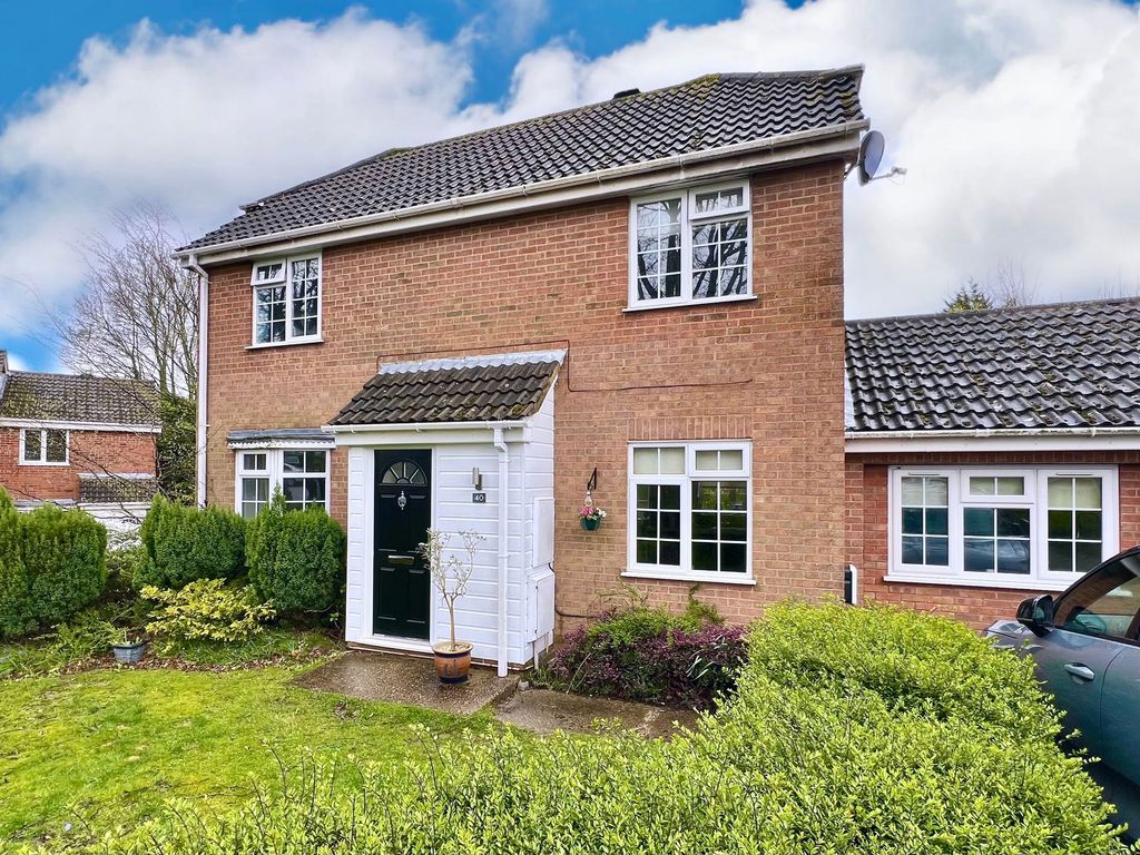 3 bed detached house for sale in Catkin Close, Chatham ME5, £400,000