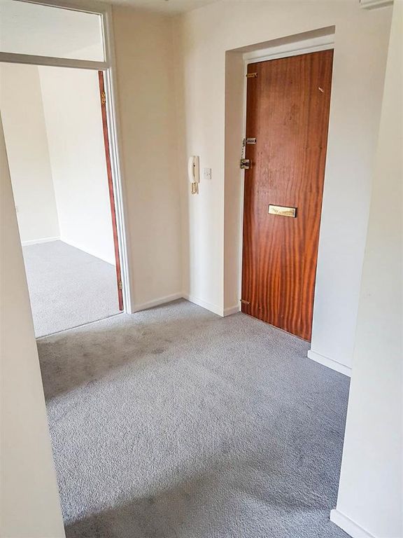 1 bed flat to rent in Kingswood Gardens, Nuneaton CV10, £525 pcm Zoopla