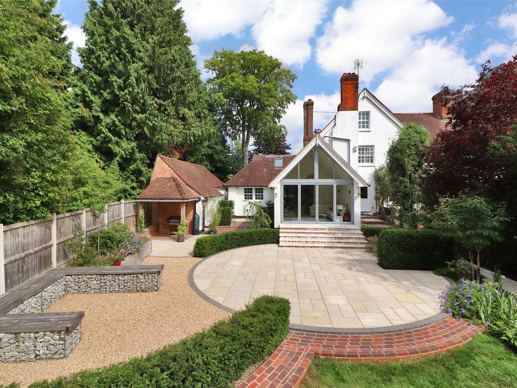 4 bed semidetached house for sale in Church Road, Harrietsham