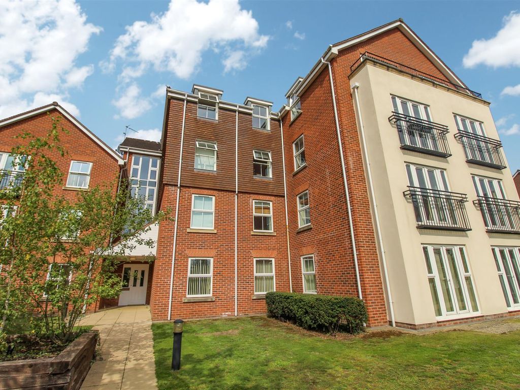 2 bed flat to rent in Birch Meadow Close, Warwick CV34, £1,000 pcm Zoopla
