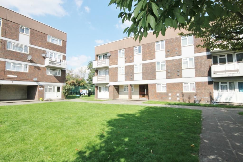 3 bed flat for sale in Close, Shepperton TW17 Zoopla