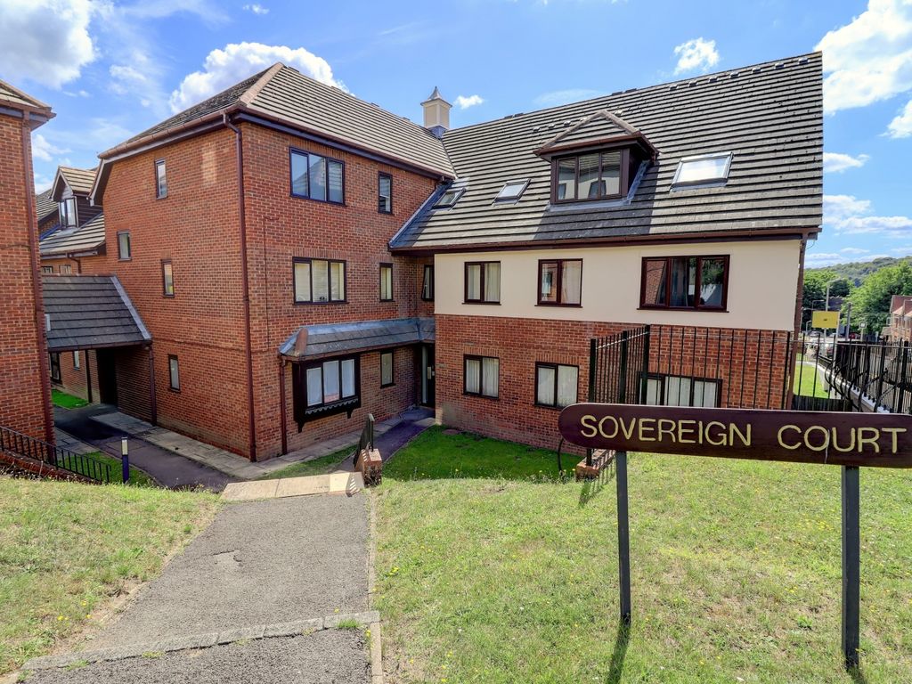 2 bed flat for sale in Totteridge Avenue, High Buckinghamshire HP13, £160,000 Zoopla