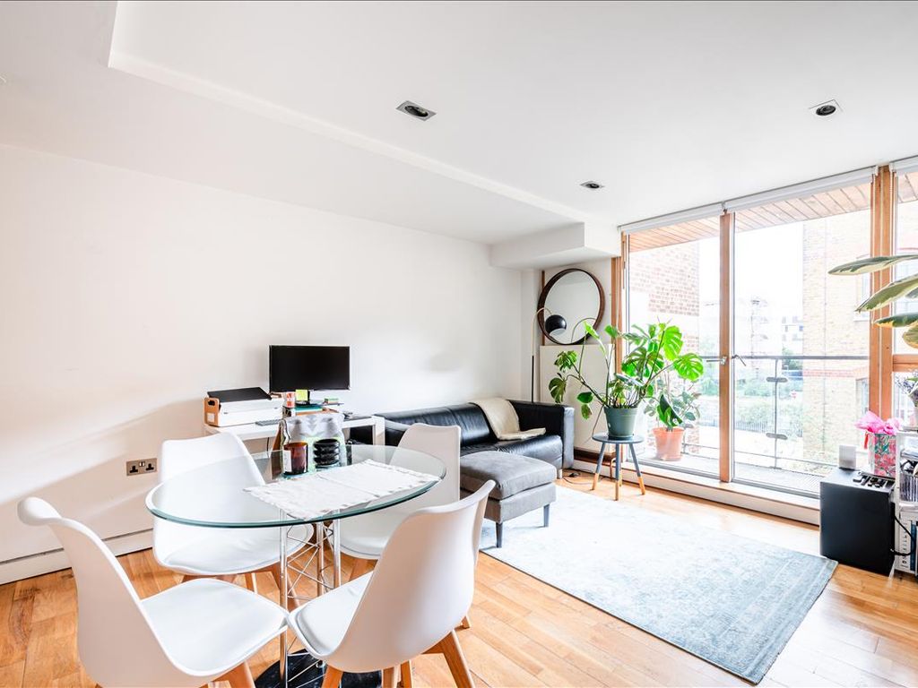 1 bed flat for sale in Sarah Place, Kingsland Road, De Beauvoir Town E8