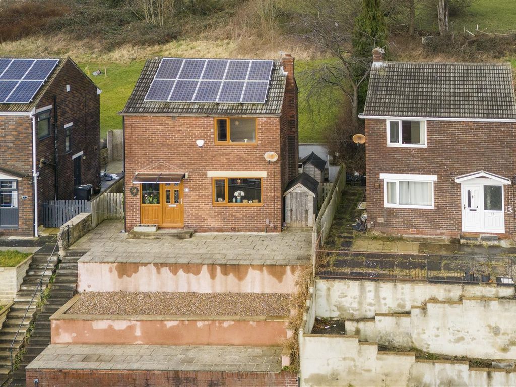 3 bed detached house for sale in Knaresborough Drive, Huddersfield HD2