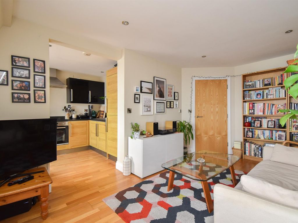 1 bed flat for sale in White Rock, Hastings TN34, £155,000 Zoopla