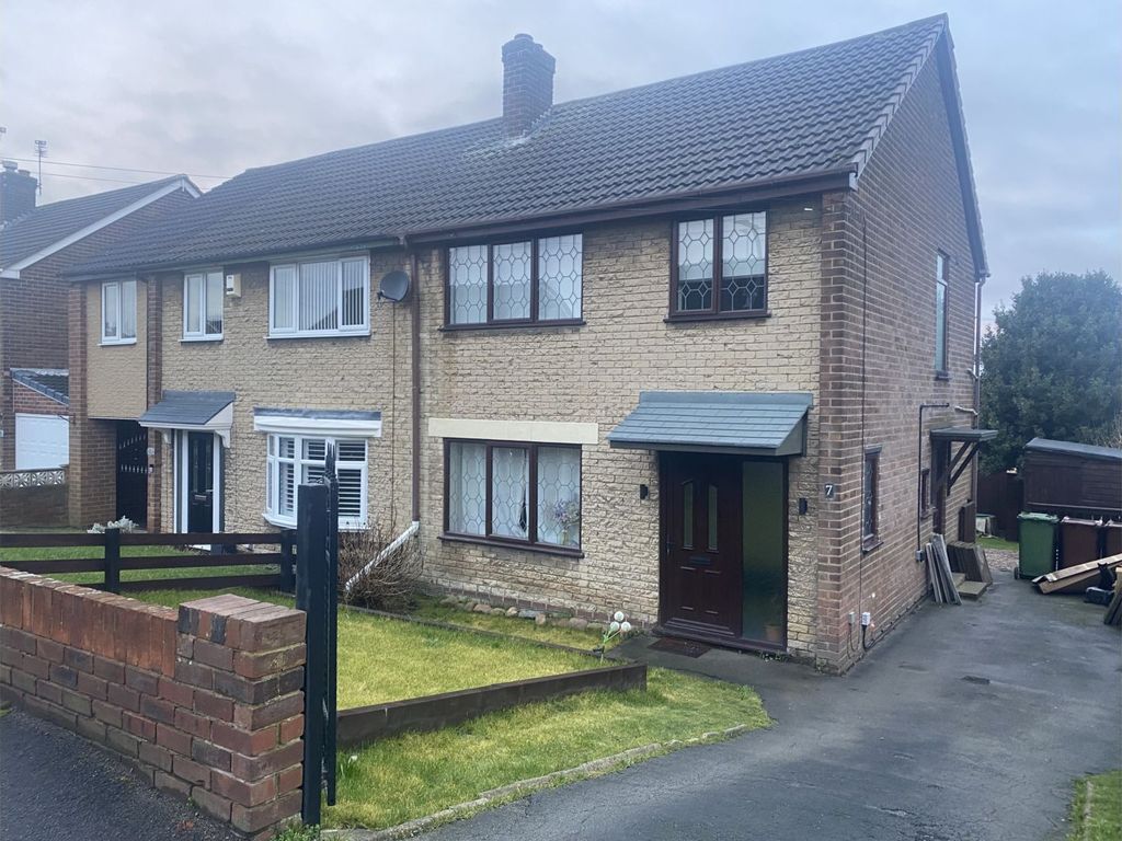 3 bed semidetached house for sale in Fieldhead Close, Pontefract WF8
