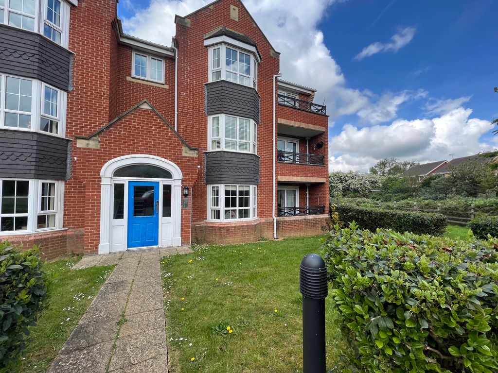 2 bed flat to rent in Abbots Way, Kettering NN15 Zoopla