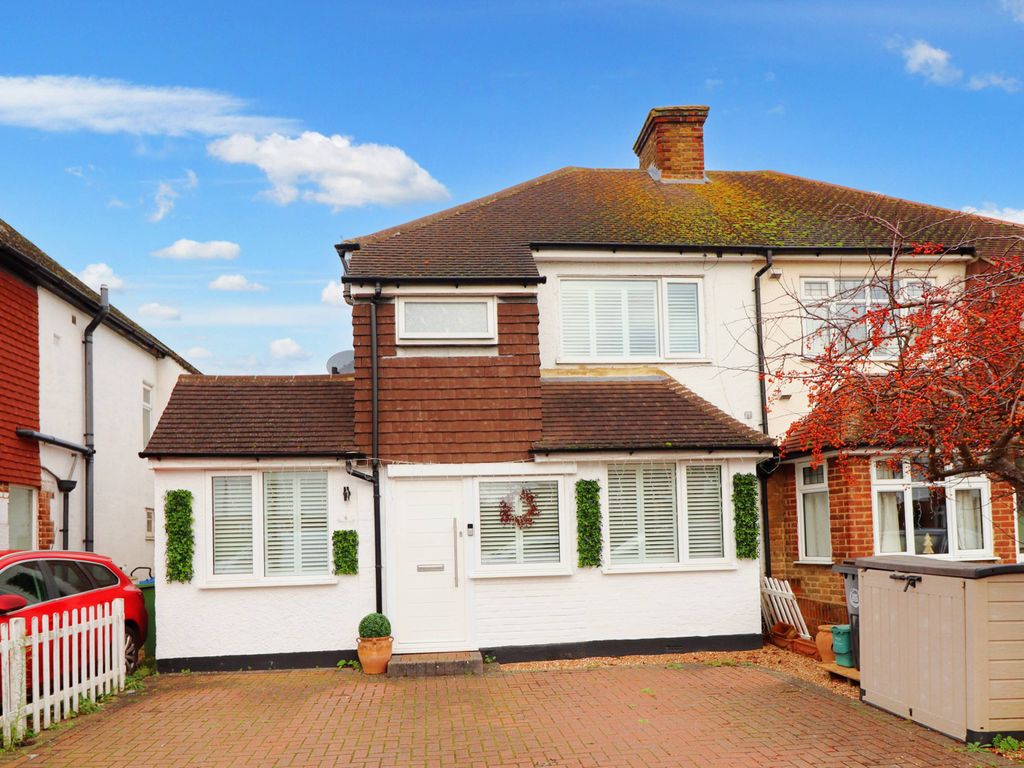 3 bed semidetached house for sale in Molesey Close, Hersham Village