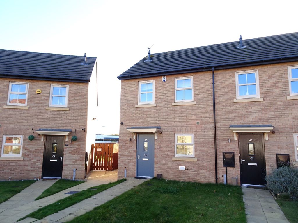 2 bed town house to rent in Kingsbrook Chase, Wath Upon Dearne S63 Zoopla