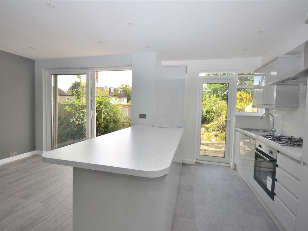 4 bed property to rent in Churston Drive, Morden SM4, £2,750 pcm Zoopla