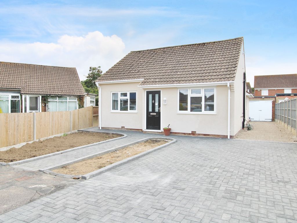 3 bed detached bungalow for sale in Tangyes Close, Stubbington, Fareham