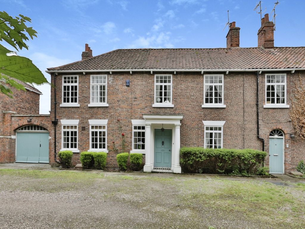 3 bed linkdetached house for sale in Cottingham Road, Hull HU5, £