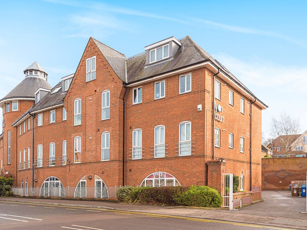 2 bed flat for sale in Lyon Court, Walsworth Road, Hitchin SG4 Zoopla