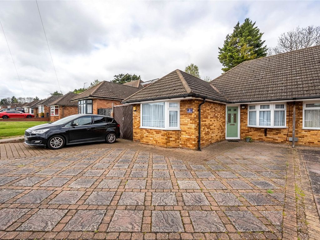 3 bed bungalow for sale in Ridgeway Avenue, Dunstable, Bedfordshire LU5
