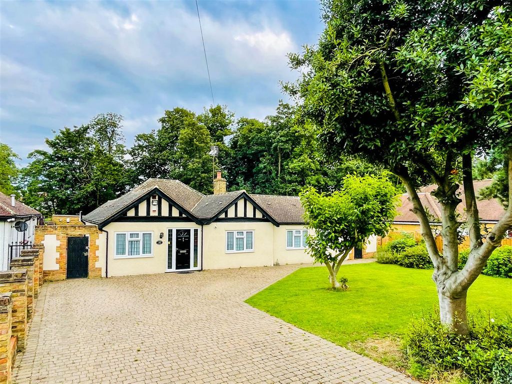 3 bed detached bungalow for sale in Frays Avenue, West Drayton UB7 Zoopla