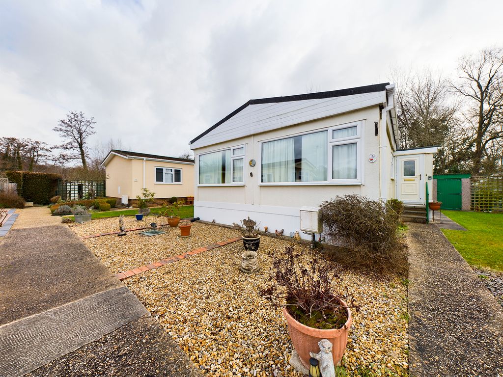 2 bed mobile/park home for sale in Water End Park, Basingstoke RG24