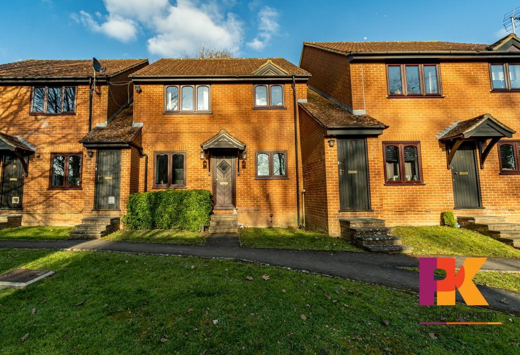 2 bed to rent in Holmers Court, Holmers Farm Way, High