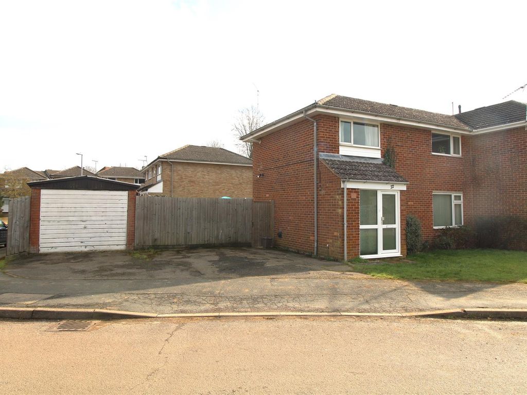 3 bed property for sale in Balliol Road, Daventry NN11 Zoopla