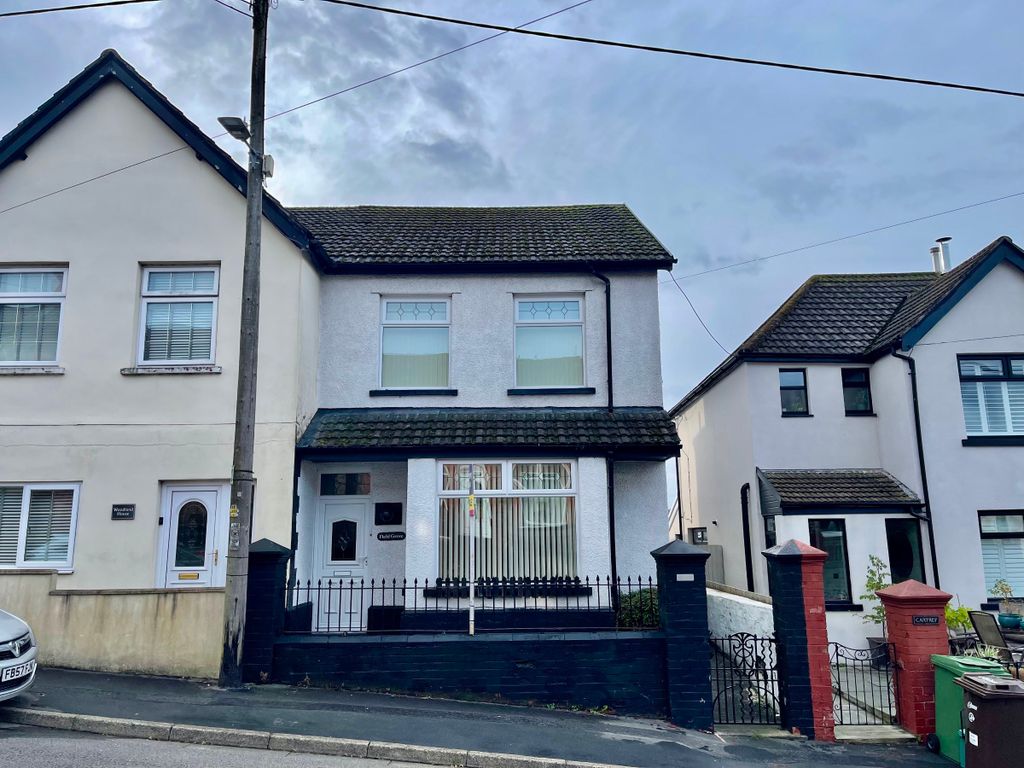 3 bed semidetached house for sale in Field Grove, Park Terrace