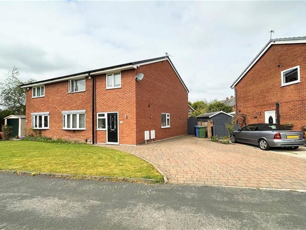 4 bed semidetached house for sale in Barlow Road, Broadheath