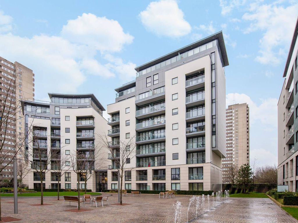 2 bed flat for sale in Pump House Crescent, Kew Bridge, Brentford TW8, £600,000 Zoopla