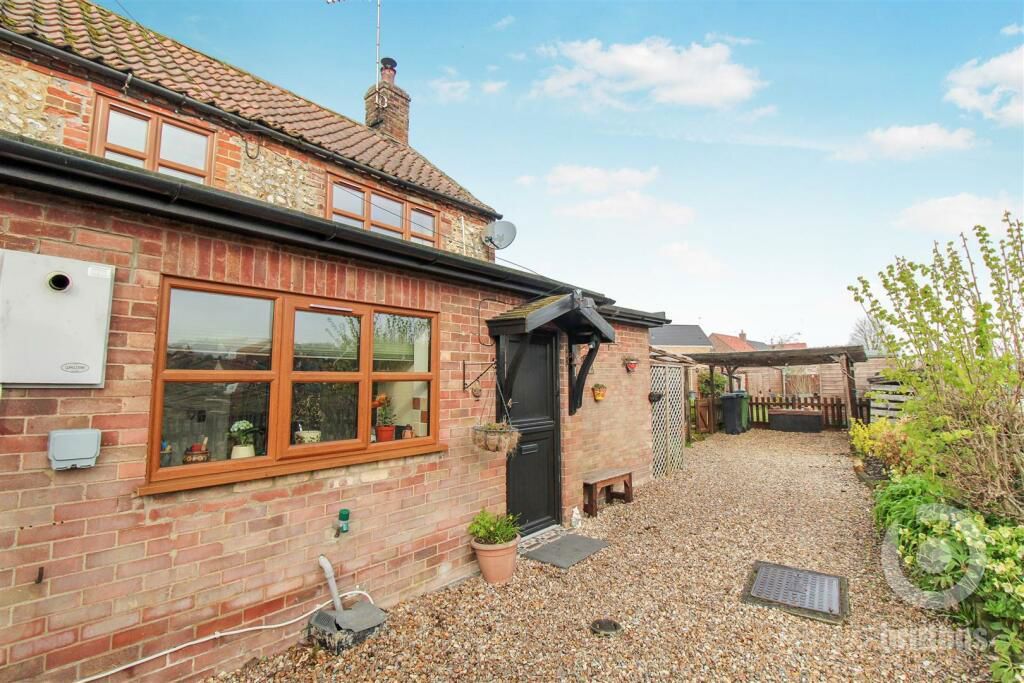 2 bed cottage for sale in Blacksmiths Row, Gayton, King's Lynn PE32, £