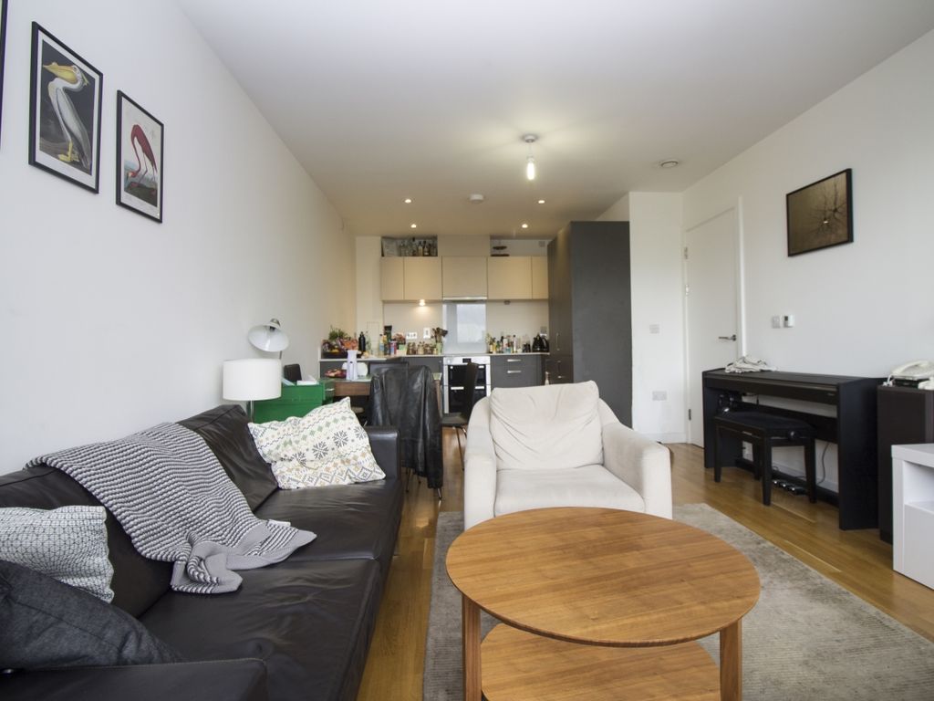 2 bed flat to rent in Sculpture House, Vivo, Stepney Green E1, £2,210