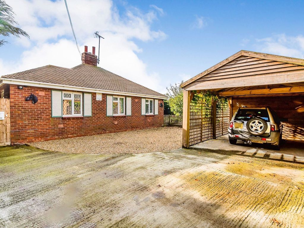 2 bed detached bungalow for sale in Chalk Lane, Sutton Bridge, Spalding