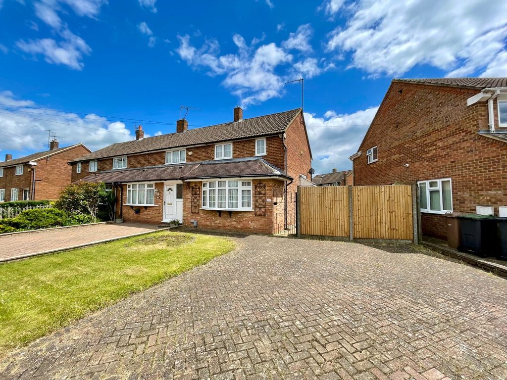 2 bed end terrace house for sale in Chesford Road, Luton, Bedfordshire ...