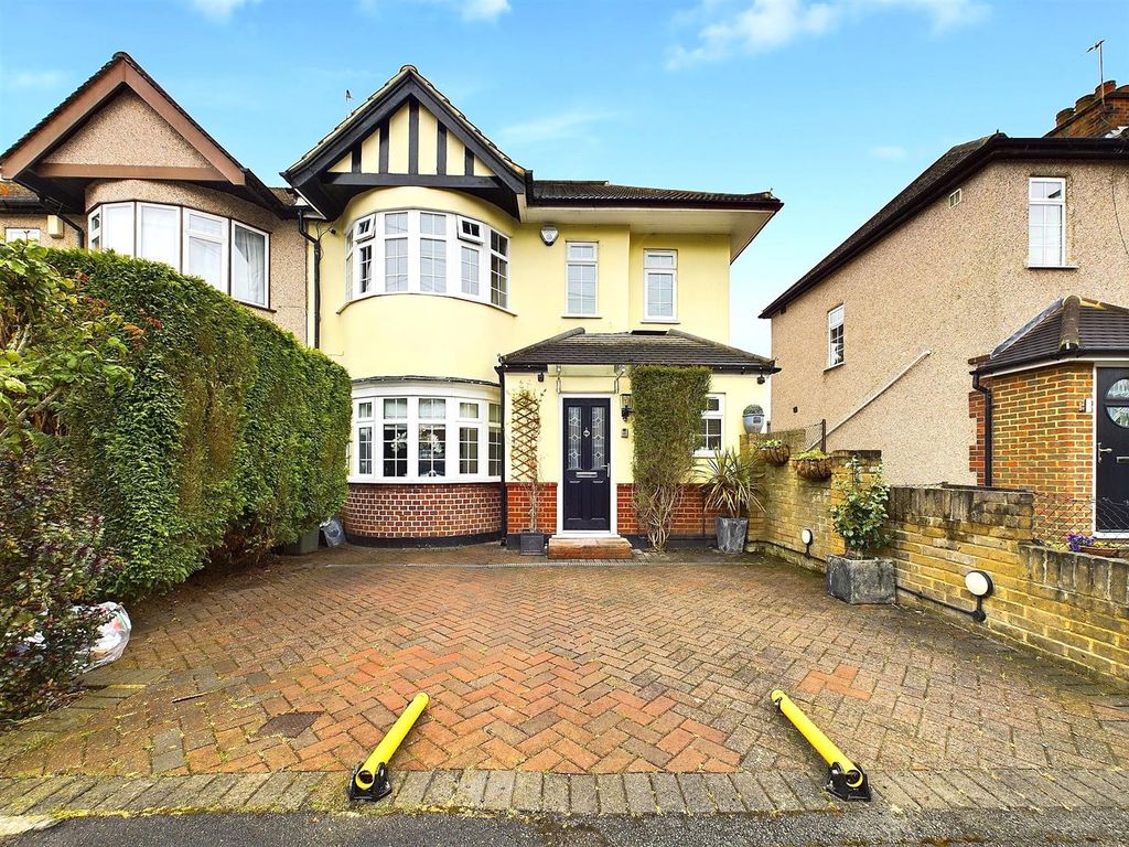 3 bed end terrace house for sale in Linden Avenue, Ruislip Manor