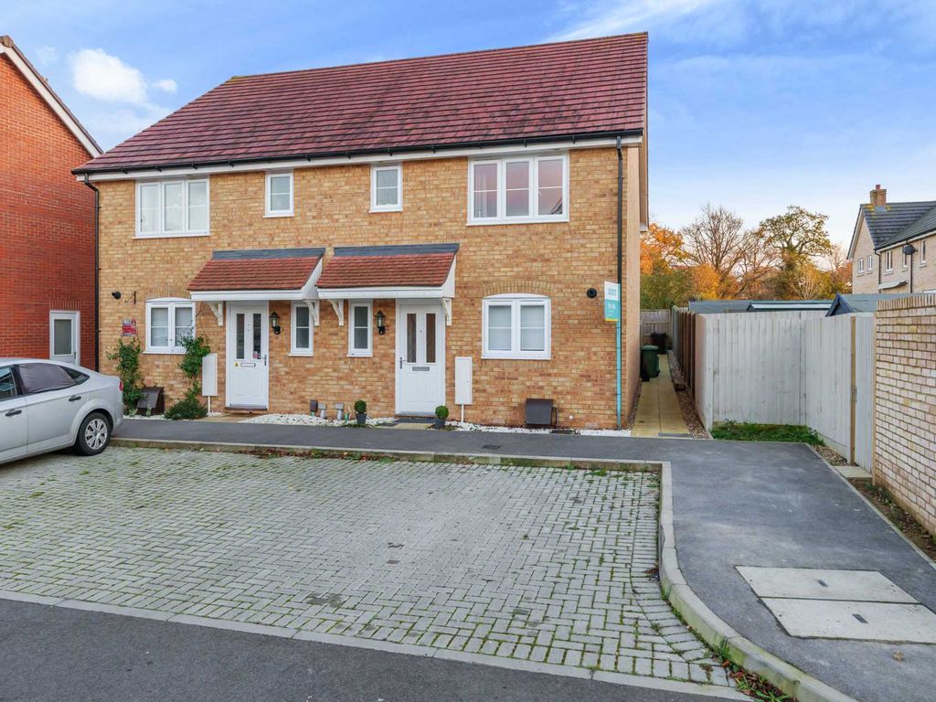 3 bed semidetached house for sale in Barrett Drive, Winnersh RG41 Zoopla