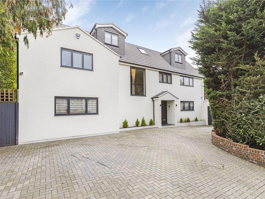 5 bed detached house for sale in The Drive, Radlett, Hertfordshire WD7