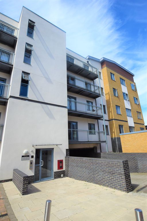 2 bed flat to rent in Quayside Drive, Colchester CO2 Zoopla