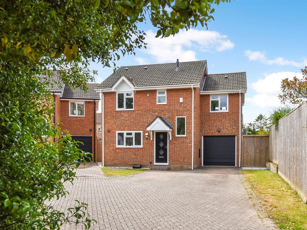 4 bed detached house for sale in Sandy Brow, Purbrook, Waterlooville