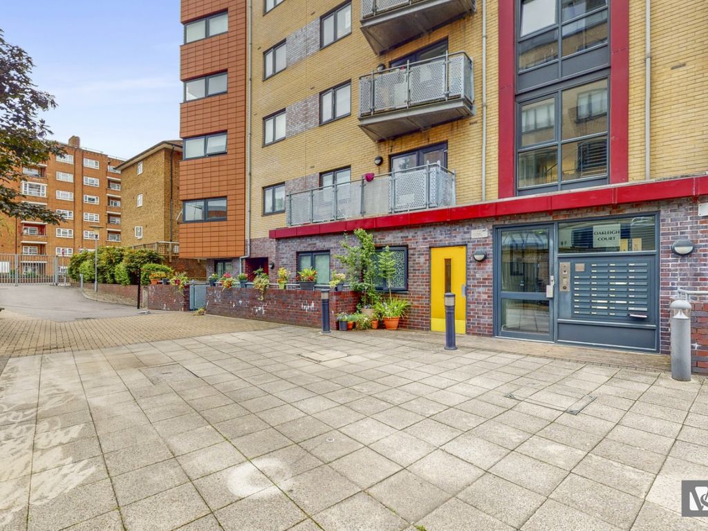 1 bed flat to rent in Oakleigh Court, Murray Grove, Shoreditch, London N1 Zoopla
